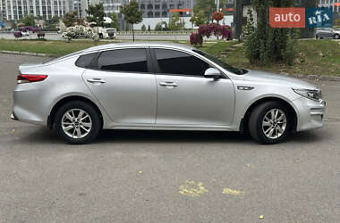 Седан Kia K5 2017 в 