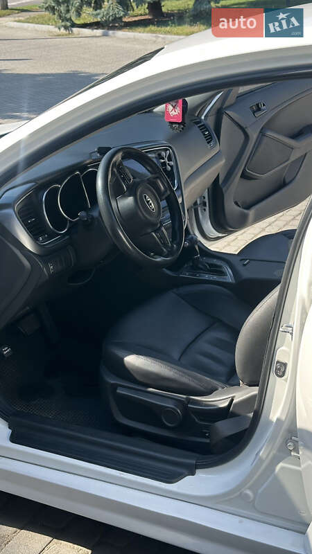 Седан Kia K5 2013 в Ивано-Франковске