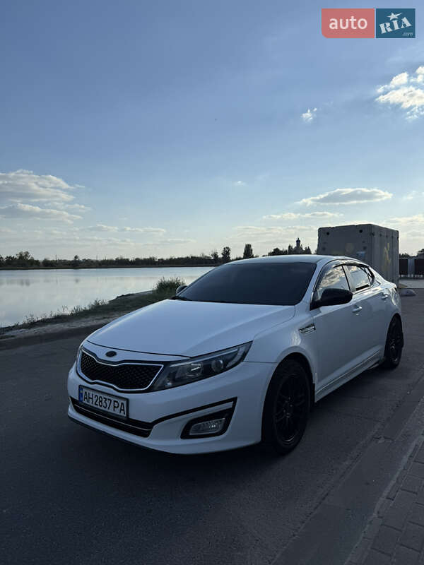 Седан Kia K5 2014 в Славянске