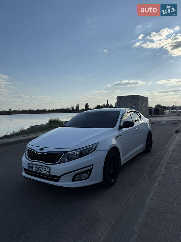 Седан Kia K5 2014 в Славянске