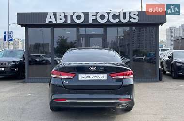 Седан Kia K5 2016 в 