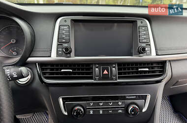 Седан Kia K5 2017 в 