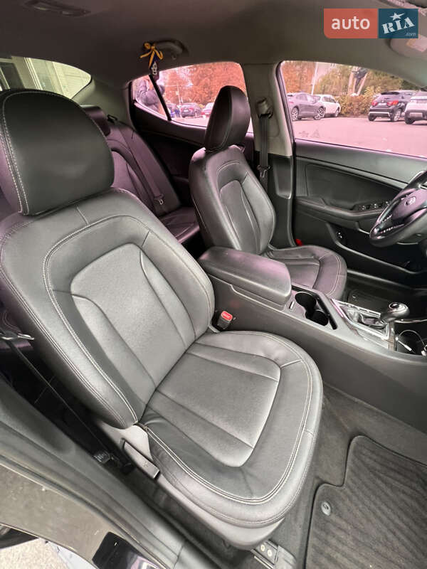 Седан Kia K5 2012 в Киеве