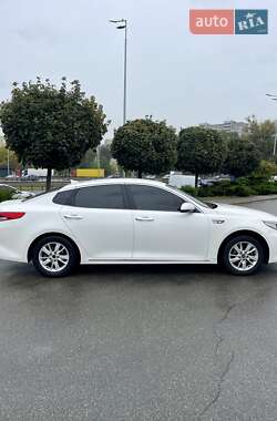 Седан Kia K5 2015 в Киеве
