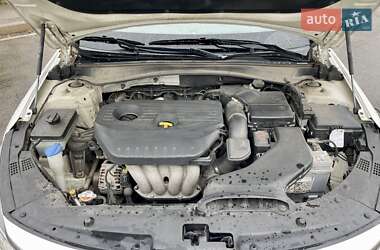 Седан Kia K5 2015 в 