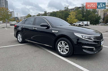 Седан Kia K5 2016 в 