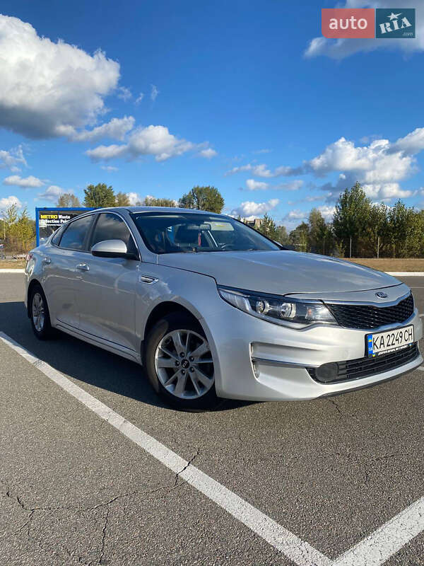 Седан Kia K5 2016 в Павлограде