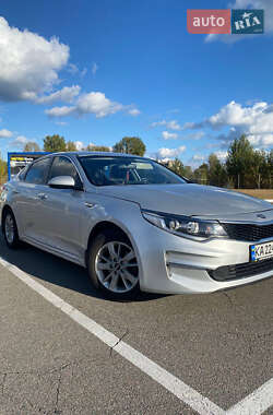 Седан Kia K5 2016 в 