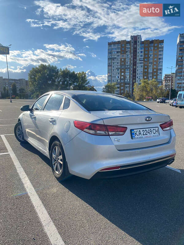Седан Kia K5 2016 в Павлограде