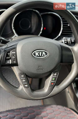Седан Kia K5 2011 в 