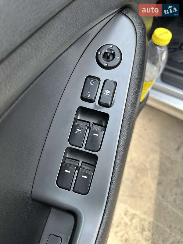 Седан Kia K5 2012 в Измаиле