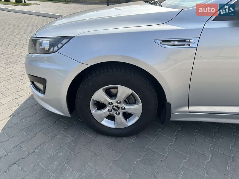 Седан Kia K5 2012 в Измаиле