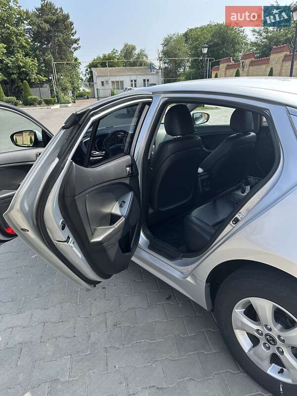 Седан Kia K5 2012 в Измаиле