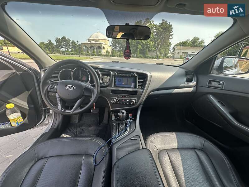 Седан Kia K5 2012 в Измаиле