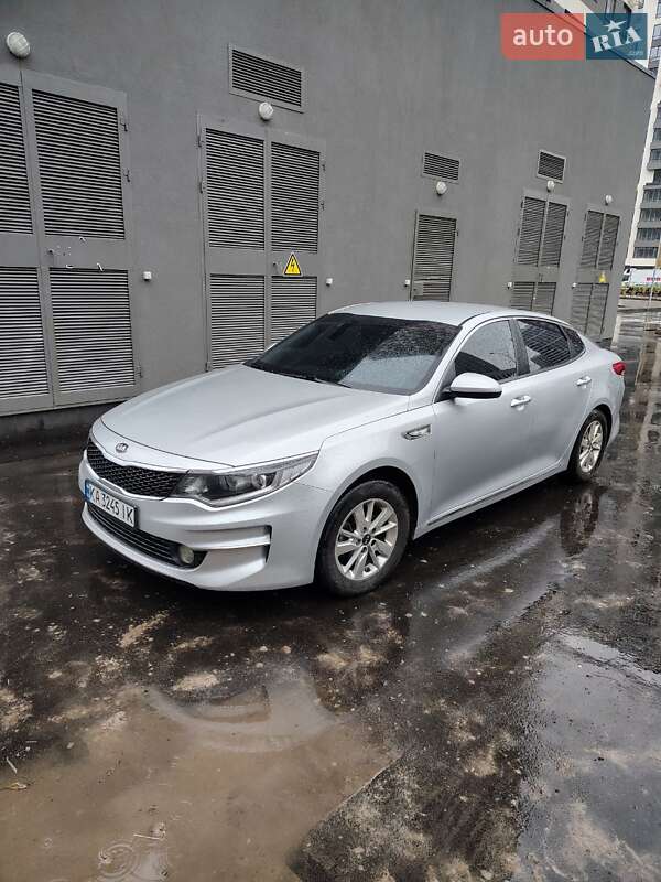 Седан Kia K5 2016 в 