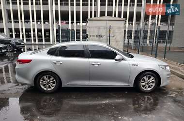 Седан Kia K5 2016 в 