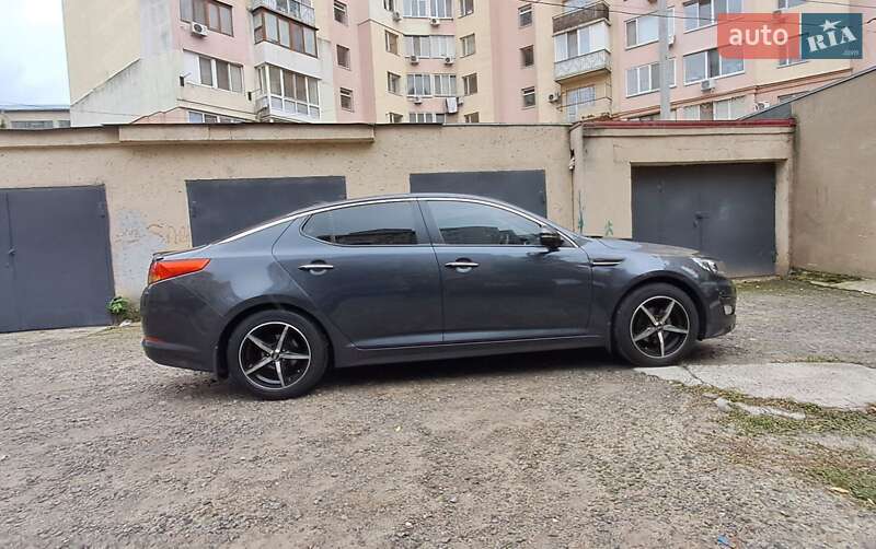 Седан Kia K5 2011 в Одессе