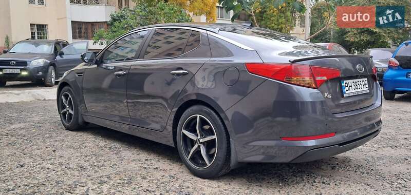Седан Kia K5 2011 в Одессе