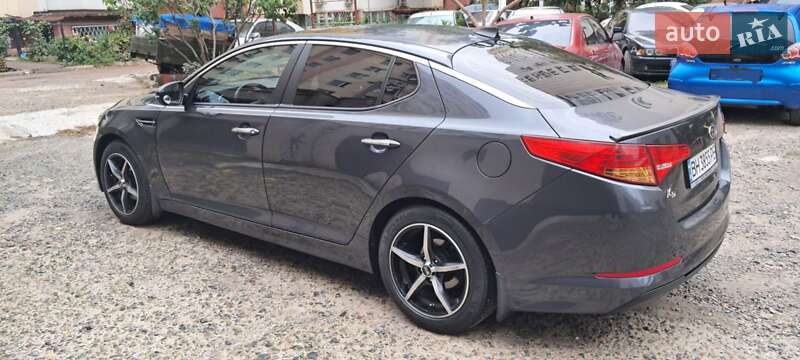 Седан Kia K5 2011 в Одессе