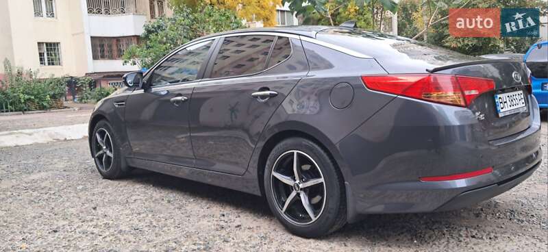 Седан Kia K5 2011 в Одессе