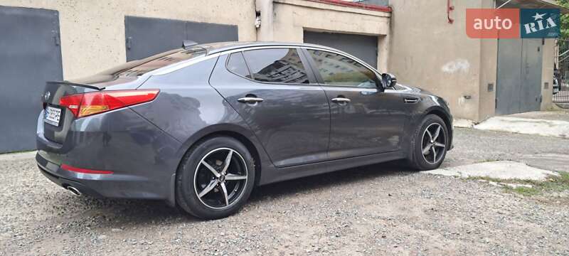 Седан Kia K5 2011 в Одессе