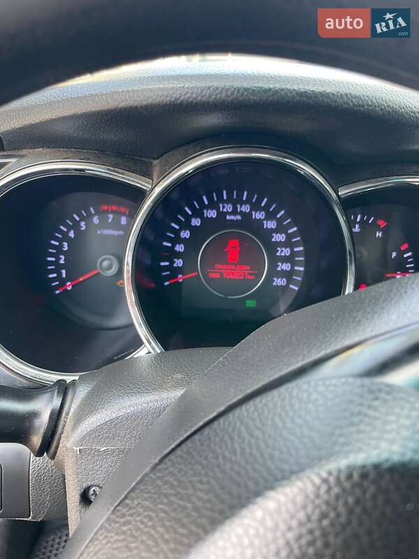 Седан Kia K5 2013 в Зачепилівці