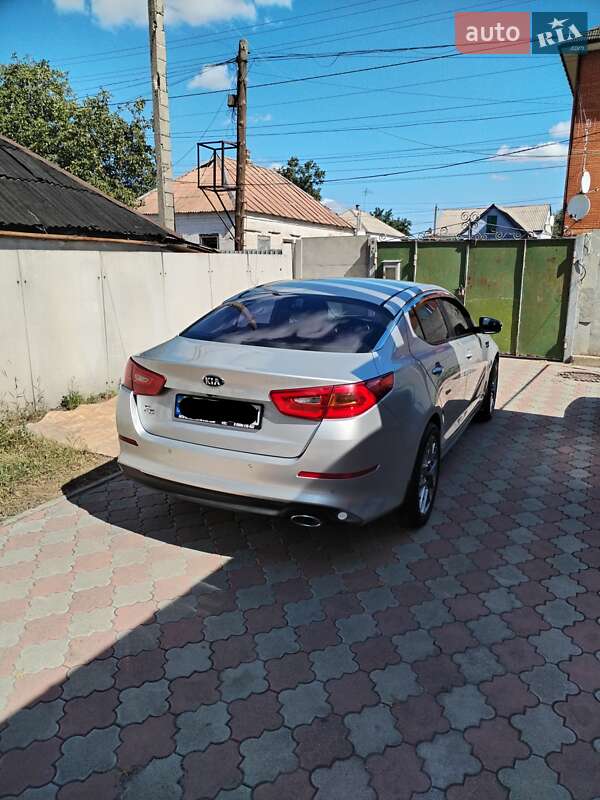 Седан Kia K5 2013 в Дніпрі