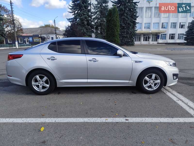 Седан Kia K5 2011 в Баришівка