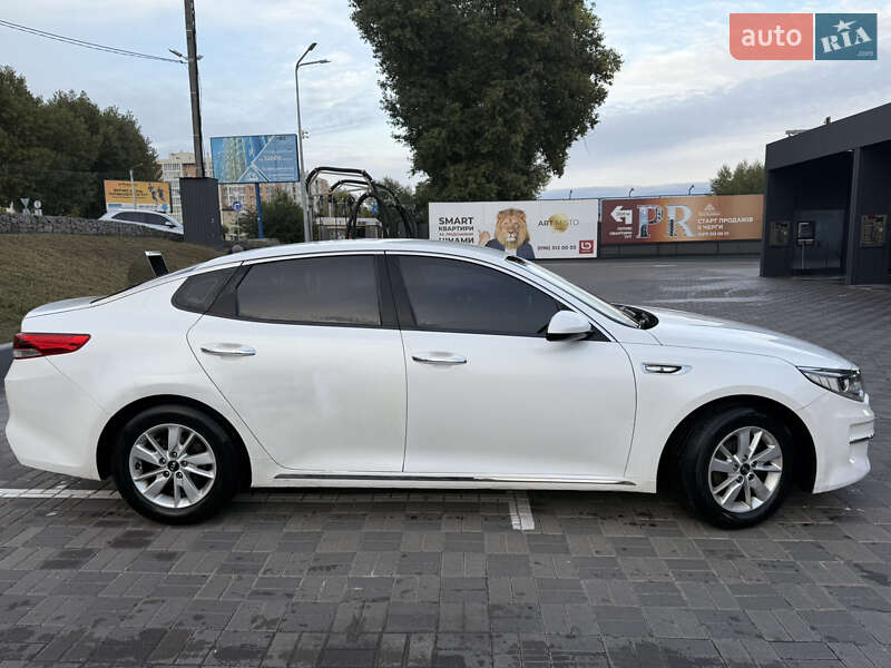 Седан Kia K5 2017 в Киеве