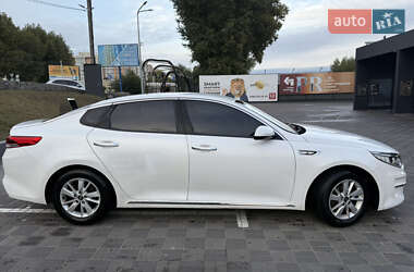 Седан Kia K5 2017 в 