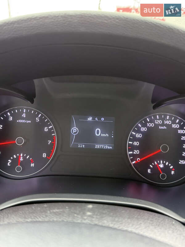 Седан Kia K5 2017 в Киеве