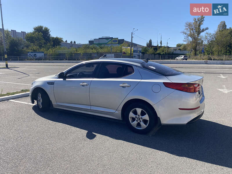 Седан Kia K5 2014 в Киеве
