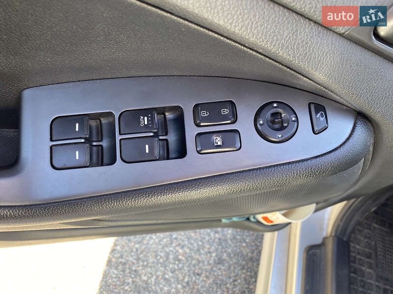Седан Kia K5 2014 в Киеве