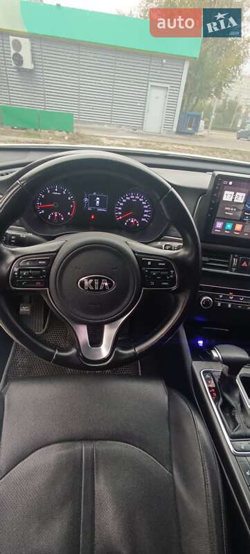 Седан Kia K5 2016 в Києві