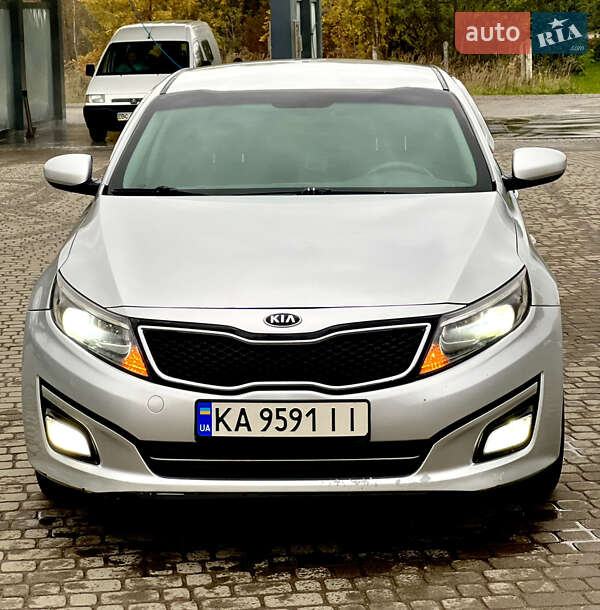 Седан Kia K5 2015 в Самборі