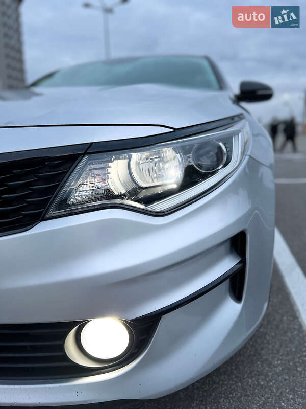 Седан Kia K5 2016 в Києві