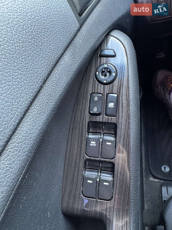 Седан Kia K5 2012 в Києві