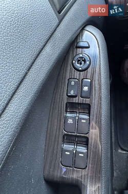 Седан Kia K5 2012 в 