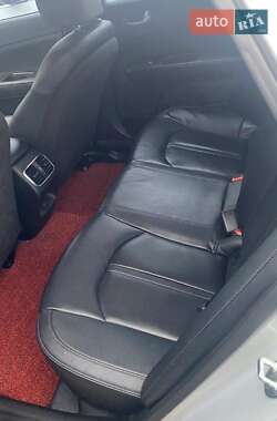 Седан Kia K5 2017 в 