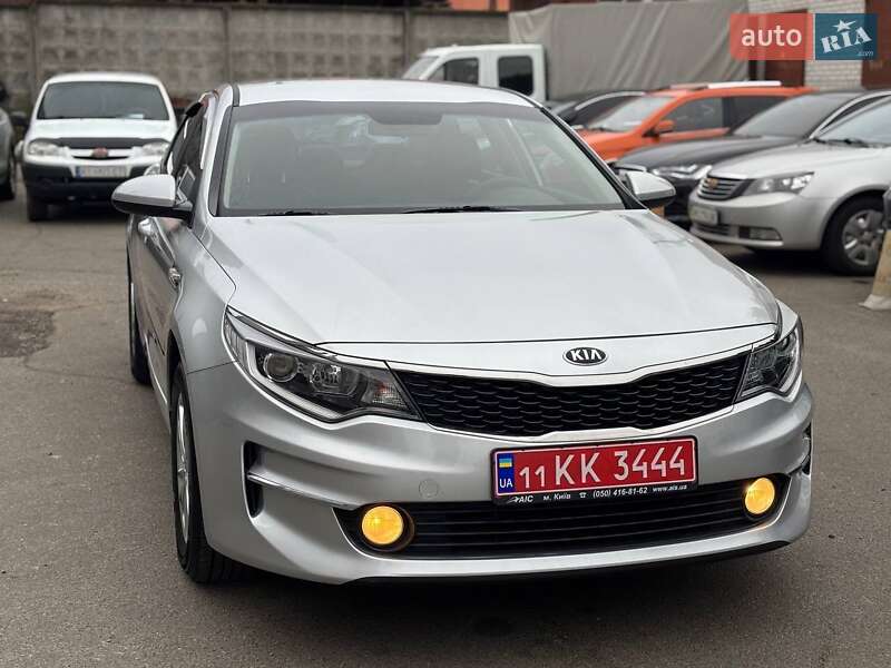 Седан Kia K5 2017 в Киеве