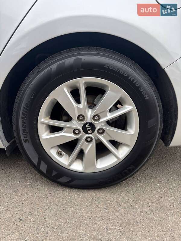 Седан Kia K5 2017 в Киеве