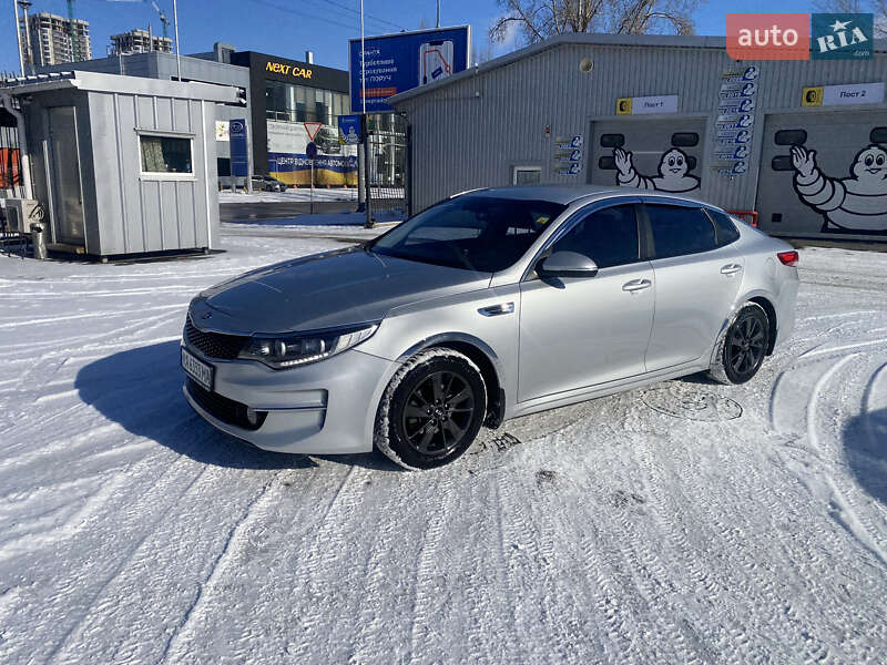 Седан Kia K5 2016 в Киеве