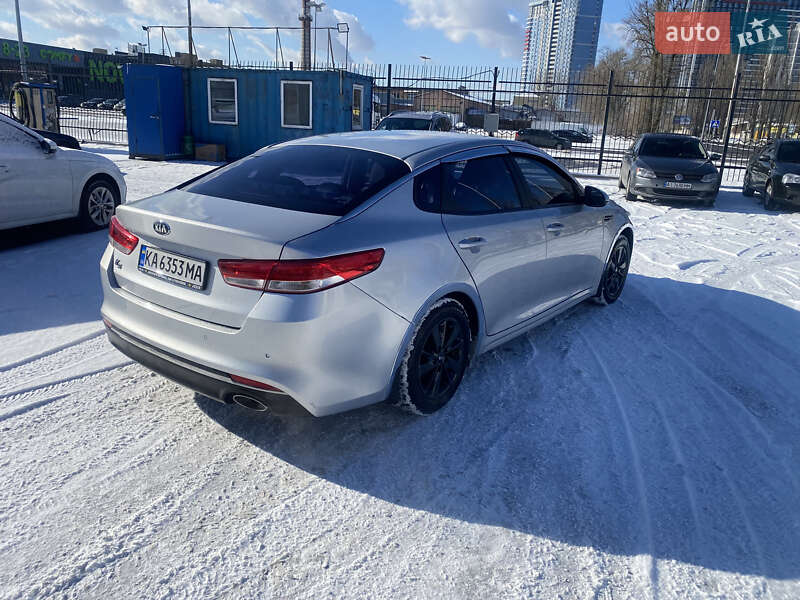 Седан Kia K5 2016 в Киеве