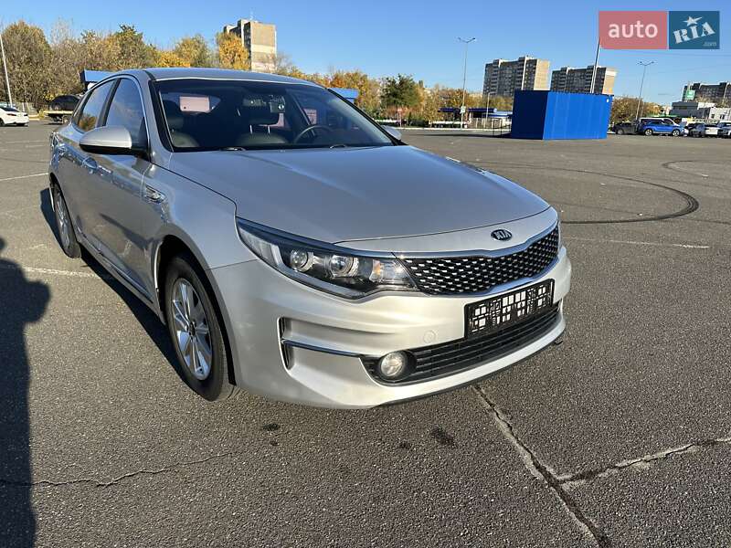 Седан Kia K5 2016 в Киеве