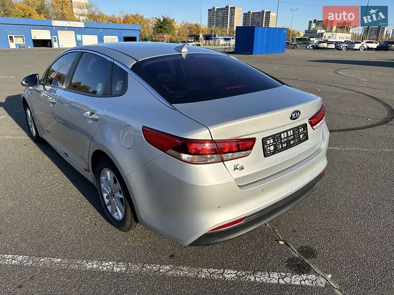 Седан Kia K5 2016 в Киеве