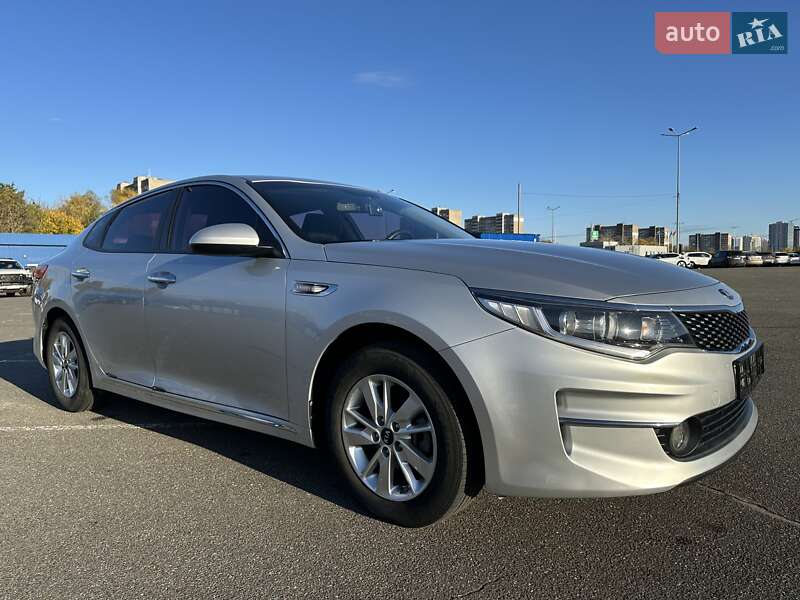 Седан Kia K5 2016 в Киеве