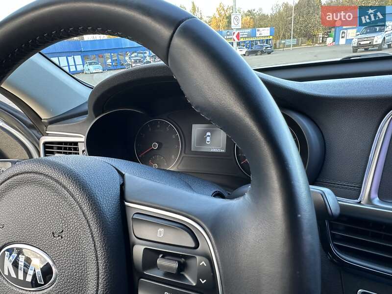 Седан Kia K5 2016 в Киеве