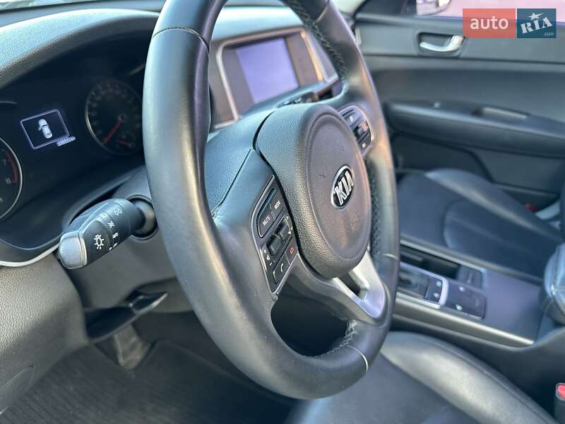 Седан Kia K5 2016 в Киеве