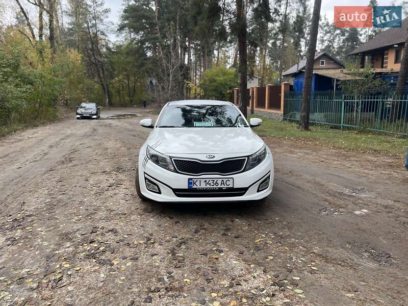 Седан Kia K5 2015 в Бучі
