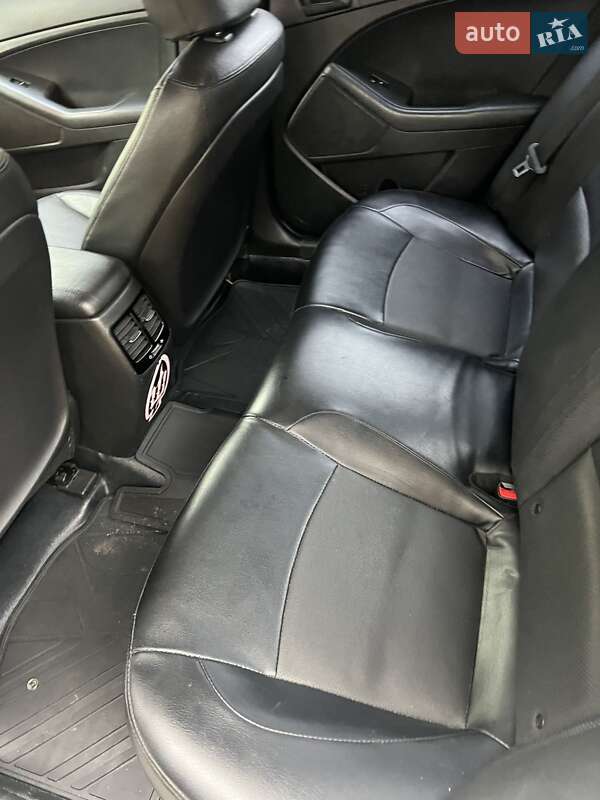 Седан Kia K5 2015 в Бучі